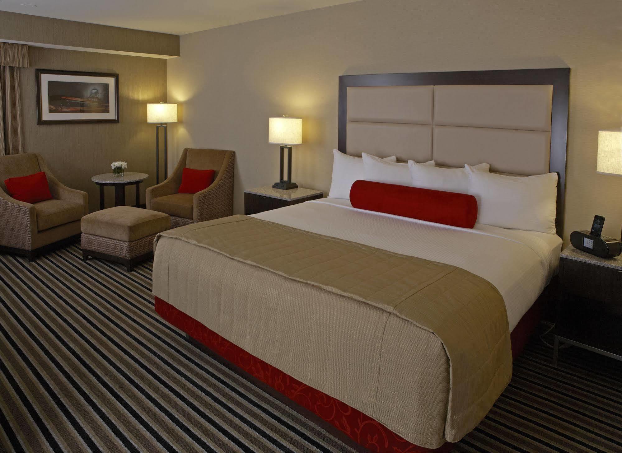 The Madison Concourse Hotel Exterior foto